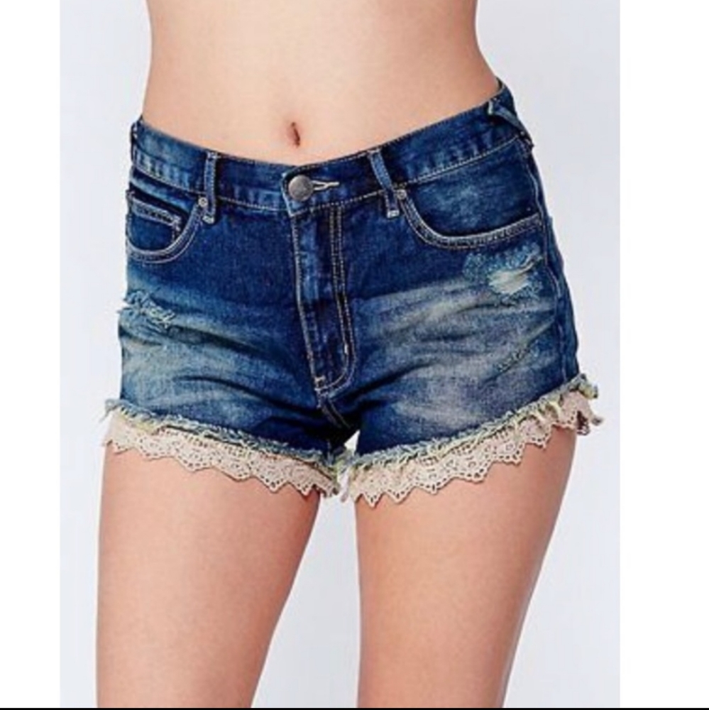 Free People Distressed DenimShort Aero Wash Lacy Cutoff Daisy.
